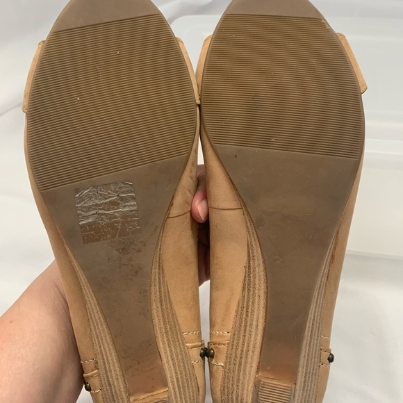 Kenneth Cole Reaction Leather Peep Toe Small Wedge - Picture 10 of 10